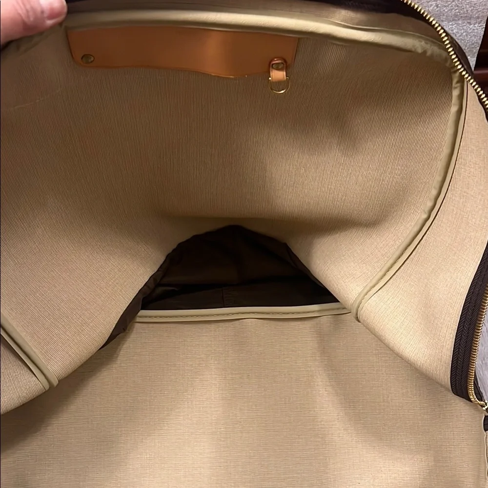 Louis Vuitton Brown Monogram travel Bag - Picture 10 of 15